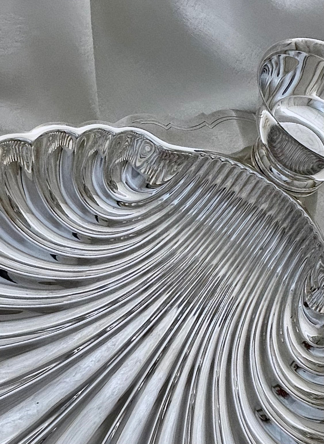 WM Rogers Silver-Plated Shell Bowl Chip and Dip