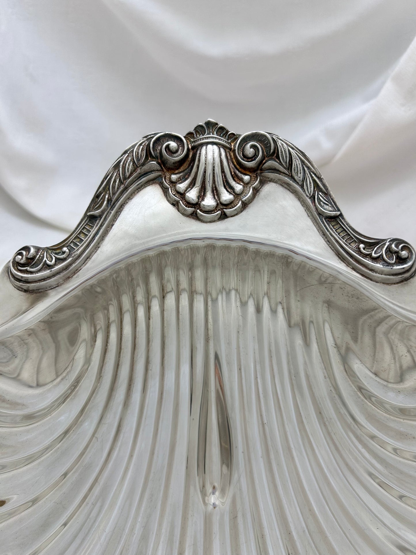Grand Scalloped Shell Bowl