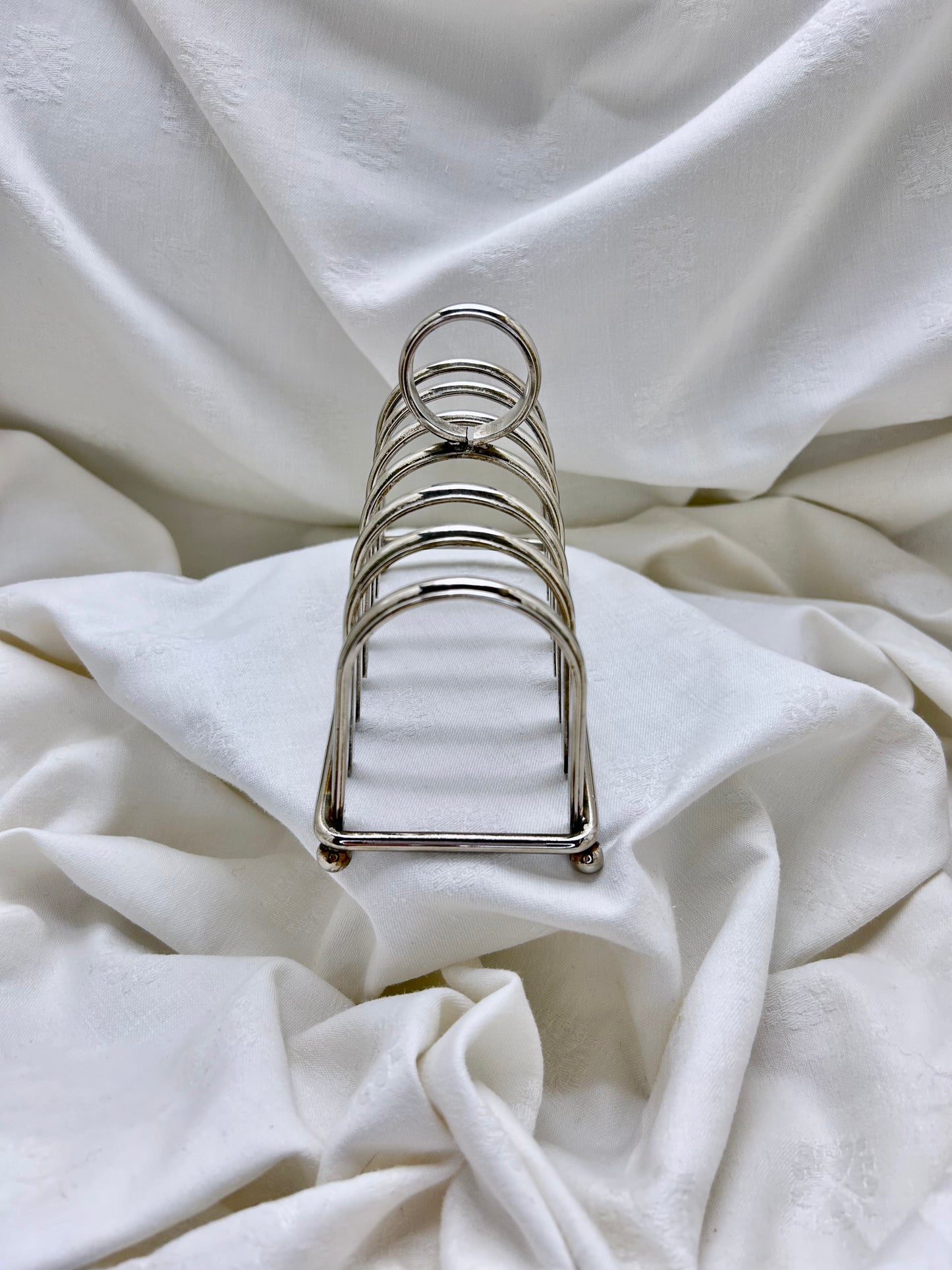 Toast Rack with a Rounded Handle