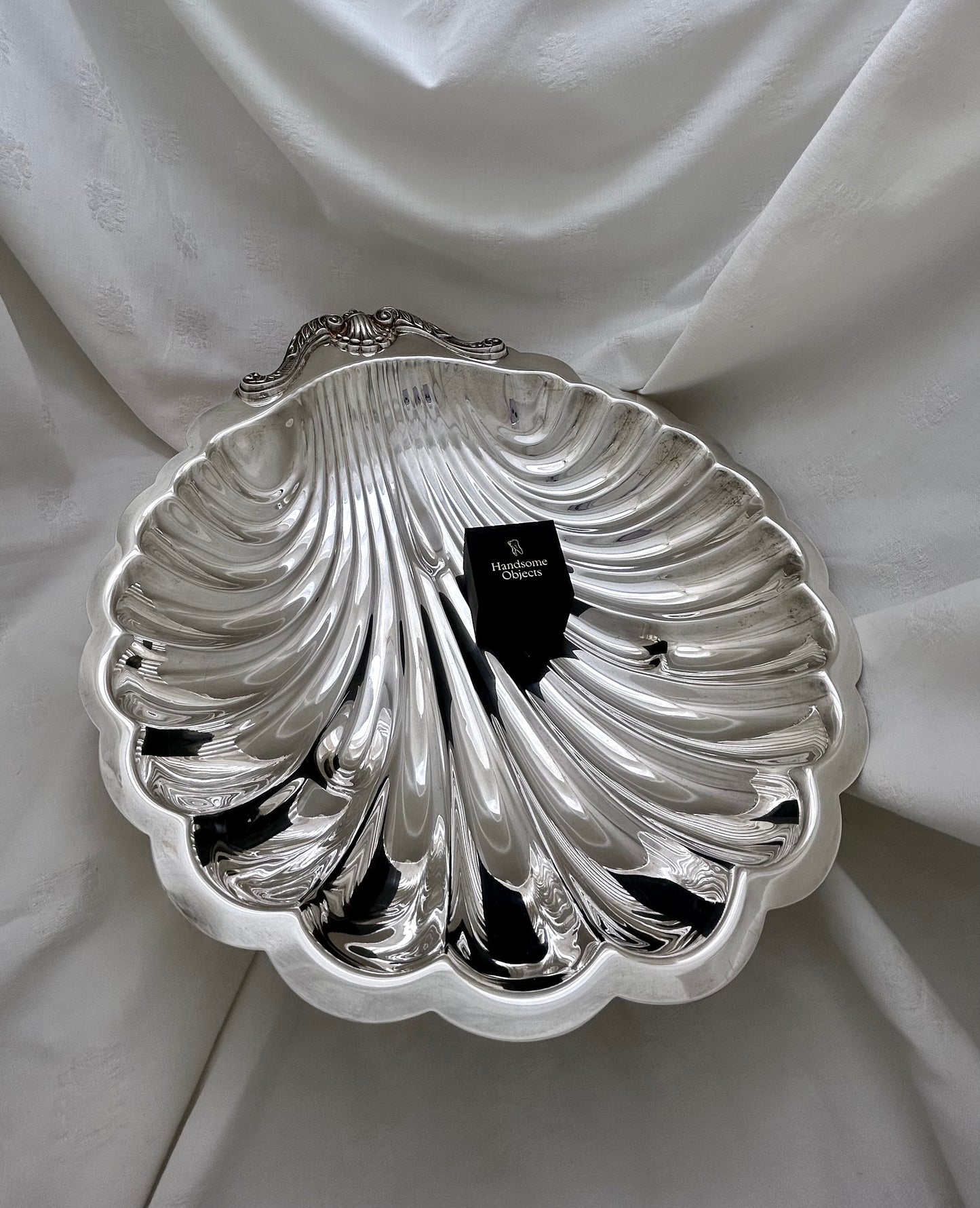 Grand Scalloped Shell Bowl