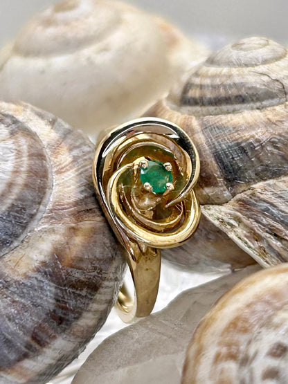 Gold Swirl & Emerald Ring